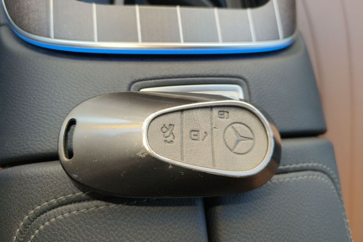 奔驰E级新能源 2024款 E 350 e L 插电式混合动力轿车中控内饰11