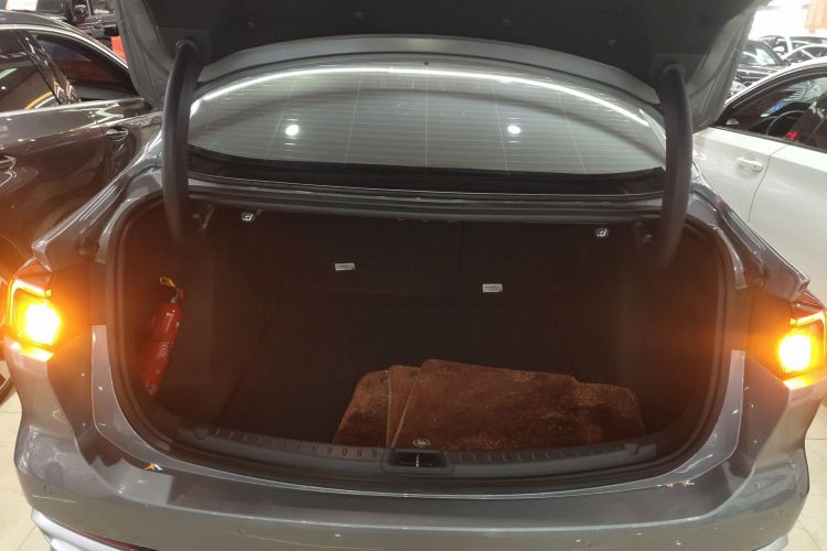 福特 蒙迪欧 2023款 EcoBoost 180 豪华型机舱底盘23