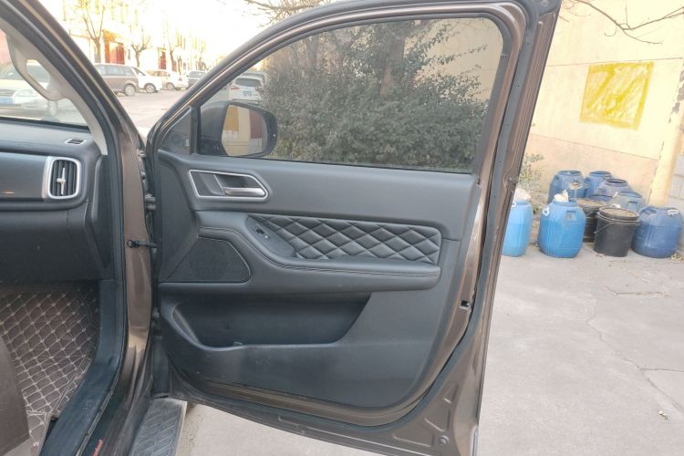 长城 炮 2019款 2.0T自动汽油两驱舒适版GW4C20B中控内饰7005