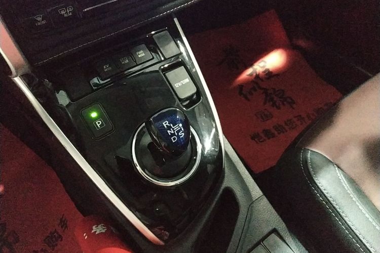 丰田 卡罗拉 2018款 双擎 1.8L E-CVT智尚版中控内饰18