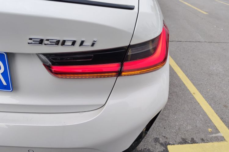 宝马3系 2025款 330Li 尊享型 M运动曜夜套装车身外观6006