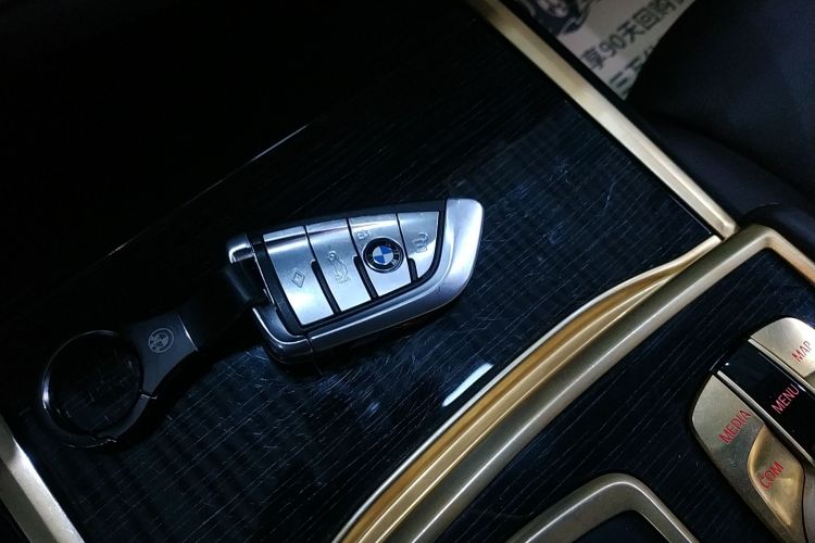 宝马7系 2018款 730Li 领先型 M运动套装中控内饰7001