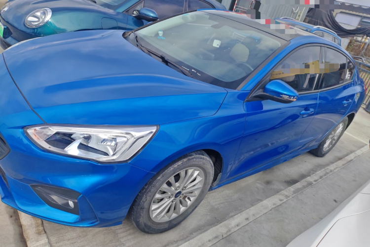 福特 福克斯 2020款 三厢 EcoBoost 180 自动锋潮型车身外观4