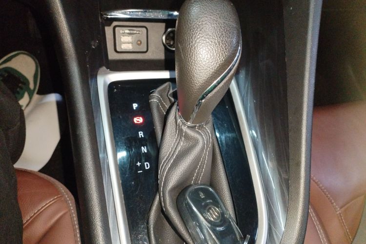 别克GL6 2018款 18T 6座尊贵型中控内饰18