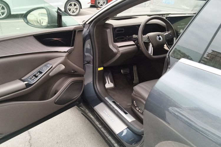 腾势Z9 2024款 1100km 四驱Max版中控内饰20