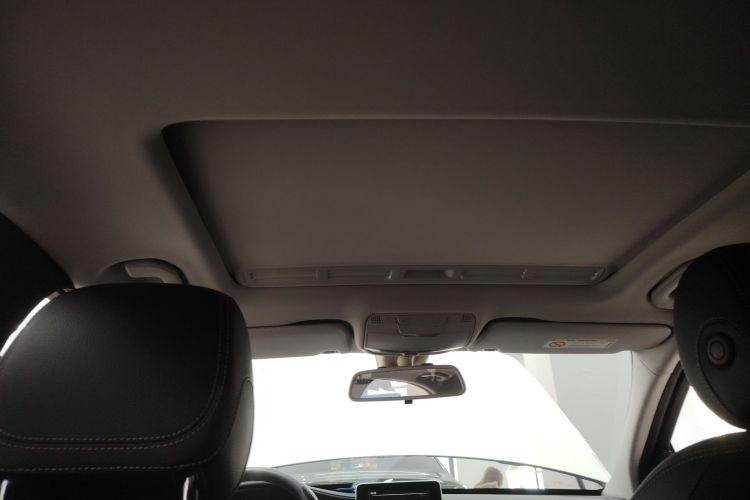 奔驰C级 2018款 C 180 L 时尚型运动版中控内饰22