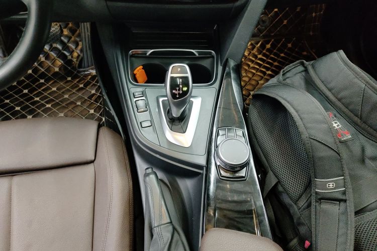 宝马3系 2018款 320Li 领先型M运动套装中控内饰18