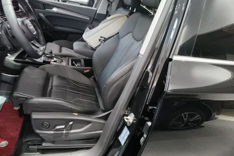 奥迪Q5L 2022款 40T 豪华动感型局部细节19