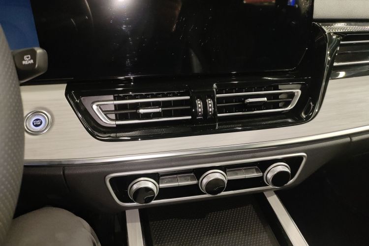 红旗HS5 2025款 2.0T 两驱旗悦Pro版中控内饰16