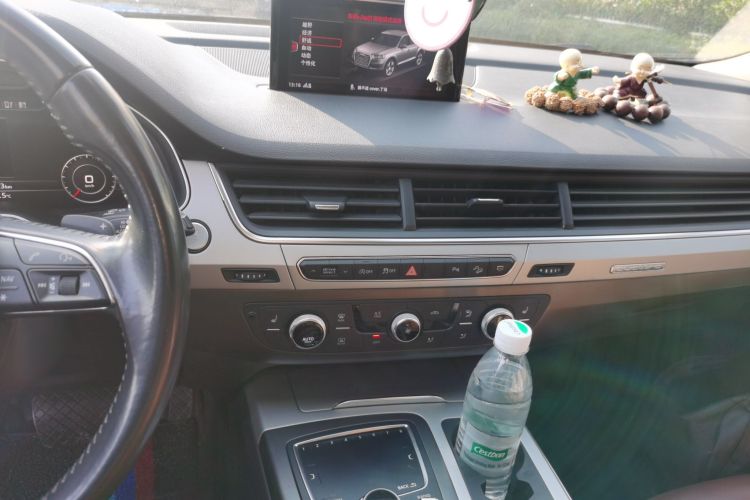 奥迪Q7 2018款 45 TFSI 技术型中控内饰16
