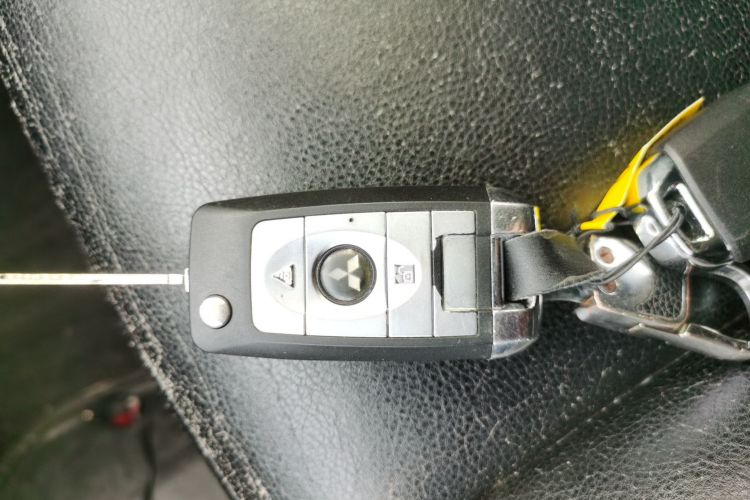 三菱 劲炫ASX 2013款 2.0L CVT两驱精英版中控内饰7001