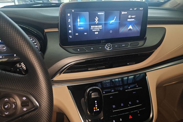 别克GL8 2023款 改款 陆上公务舱 豪华型中控内饰16