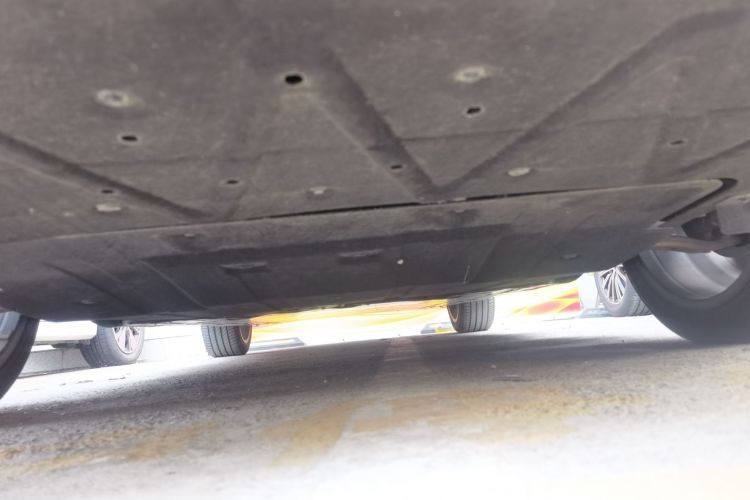 吉利几何C 2020款 甄选续航版 550KM C++ Pro局部细节9008