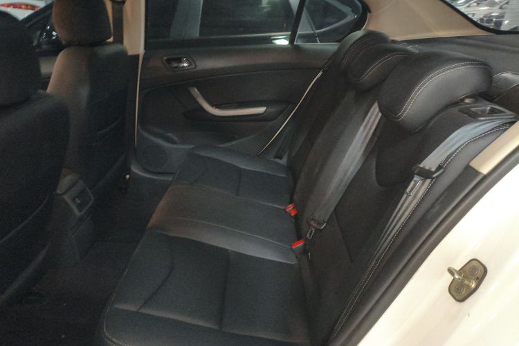 标致408 2013款 1.6L 手动舒适版中控内饰7004