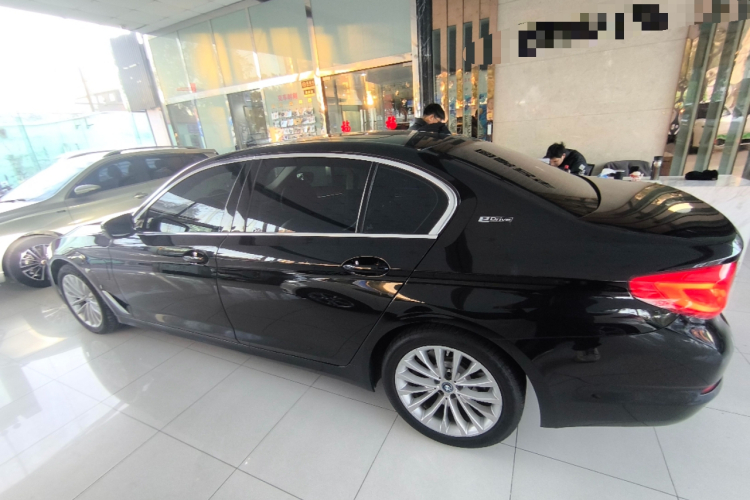 宝马5系新能源 2019款 改款 530Le 豪华套装车身外观4