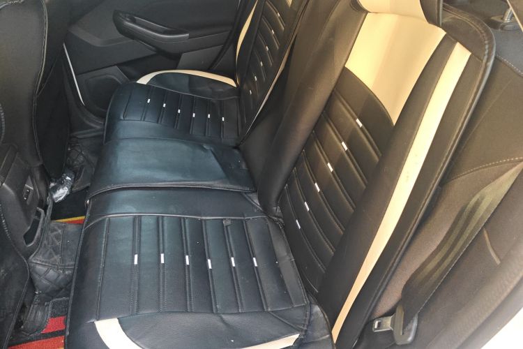 福特 福克斯 2017款 两厢 1.6L 手动舒适型智行版中控内饰21