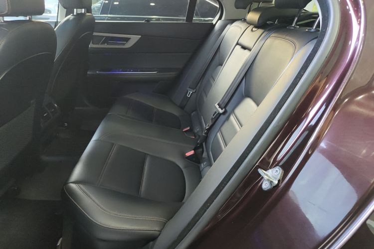 捷豹XEL 2019款 2.0T 200PS 豪华版中控内饰21