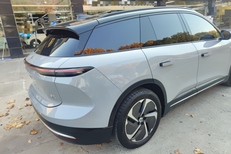 蔚来ES6 2024款 75kWh车身外观7