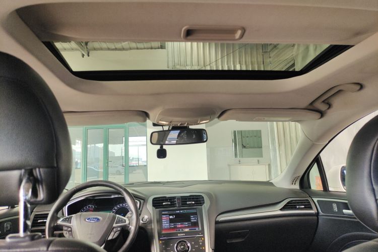 福特 蒙迪欧 2013款 2.0L GTDi240豪华运动型中控内饰22