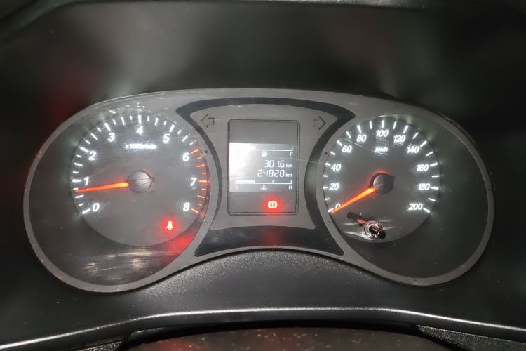 五菱汽车 五菱宏光PLUS 2020款 1.5L 手动标准型 5座中控内饰14