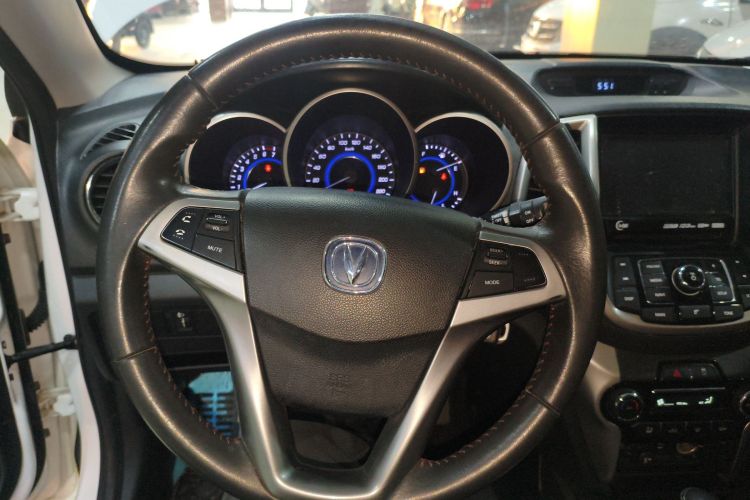 长安 逸动 2015款 1.6L 自动俊酷型 国IV中控内饰13