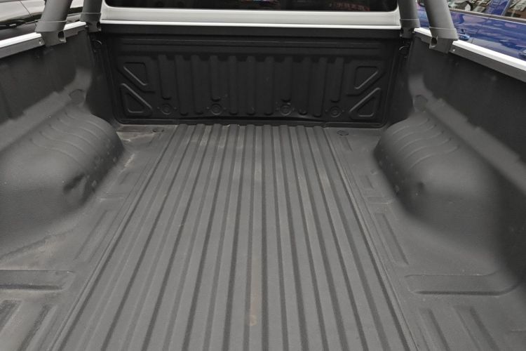 长城 炮 2024款 2.4T商用版自动柴油四驱精英型机舱底盘23