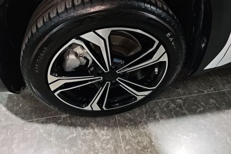 吉利银河 银河L7 2023款 1.5T 115km 星舰车身外观6007