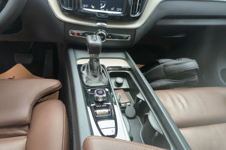 沃尔沃XC60 2019款 T5 四驱智雅豪华版 国V中控内饰18