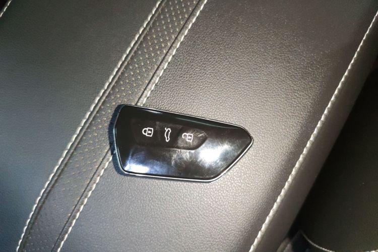 大众 揽境 2023款 改款 380TSI 四驱豪华佳境版Pro 6座中控内饰7001