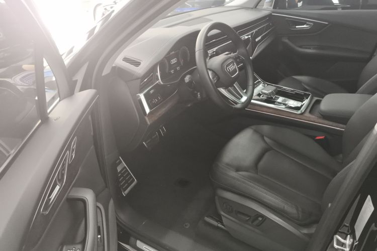 奥迪Q7 2023款 45 TFSI quattro S line运动型中控内饰20