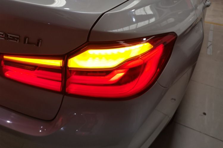 宝马5系 2018款 525Li 豪华套装车身外观6001