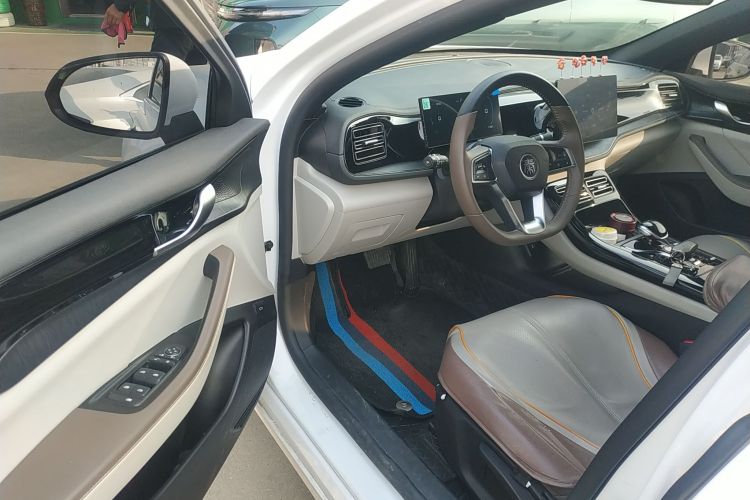 比亚迪 秦PLUS 2024款 荣耀版 DM-i 55KM领先型中控内饰20