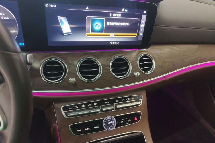 奔驰E级 2020款 改款 E 300 L 时尚型中控内饰16