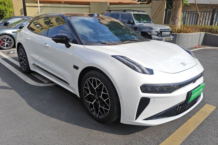 极氪001 2025款 WE版 95kWh 四驱车身外观3