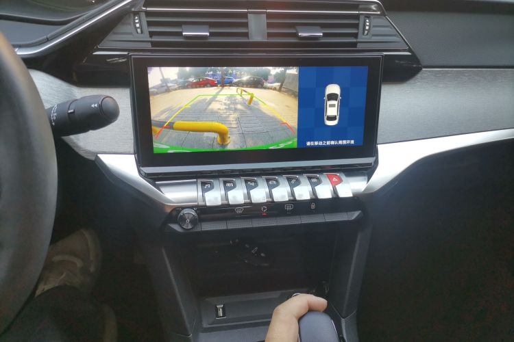 标致408 2022款 1.6T 进取版中控内饰16