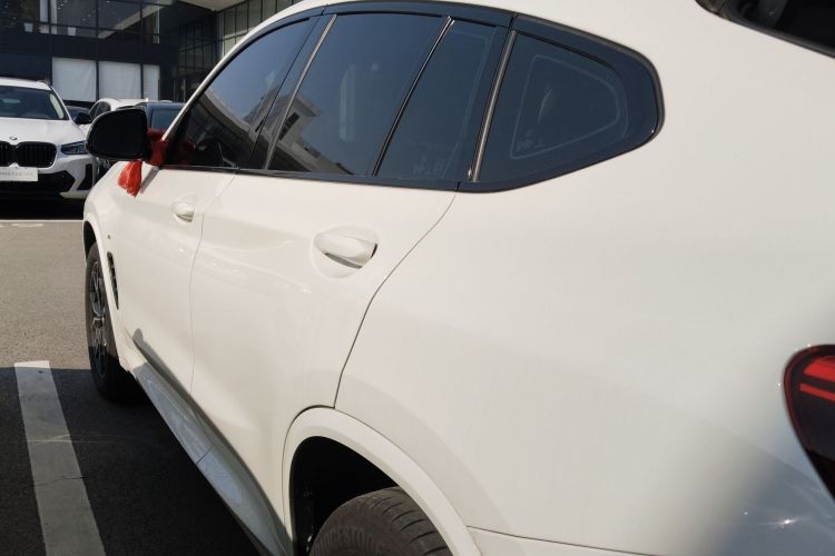 宝马X4 2022款 xDrive 25i M运动套装车身外观4