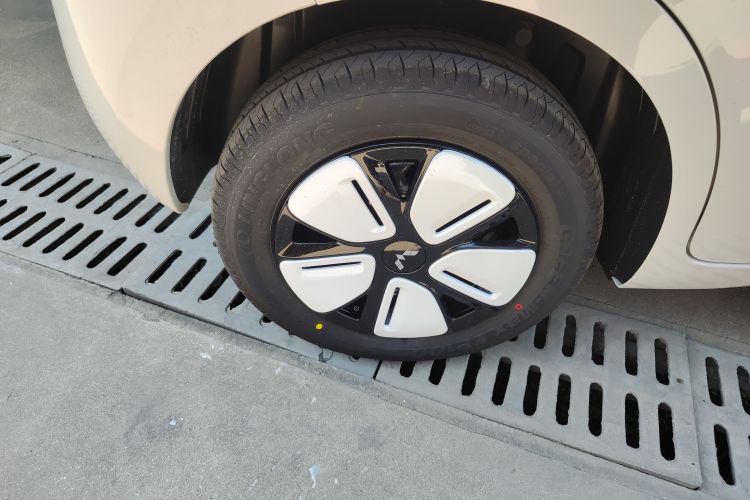 五菱汽车 宏光MINIEV 2025款 四门版 进阶款车身外观6008