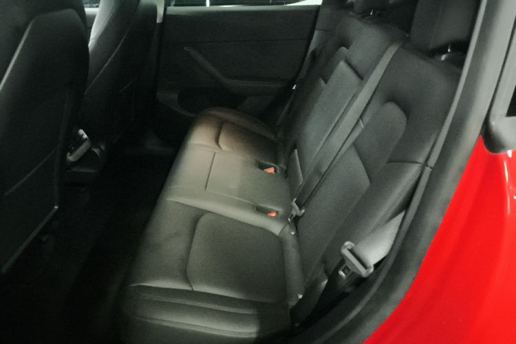 特斯拉 Model Y 2021款 长续航全轮驱动版中控内饰7004