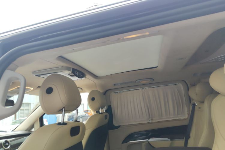 奔驰V级 2018款 V 260 L 尊贵加长版 国VI局部细节22