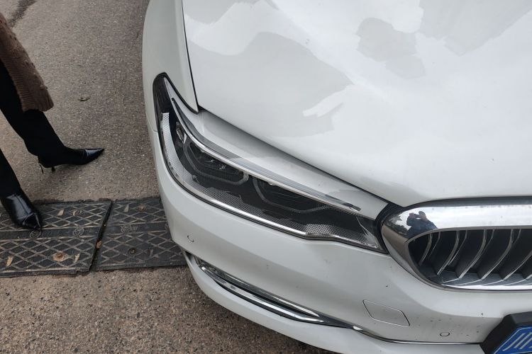 宝马5系 2020款 530Li 领先型 豪华套装车身外观8