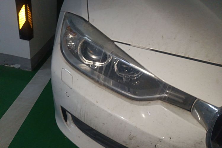 宝马3系 2015款 320i 超悦版时尚型车身外观8