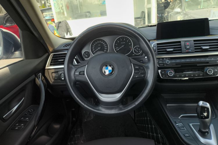 宝马3系 2019款 320Li 时尚型中控内饰13