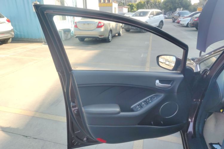 起亚K3 2015款 1.6L 手动GLS中控内饰7007