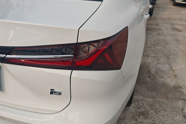 荣威i5 2026款 1.5L CVT豪华版车身外观9