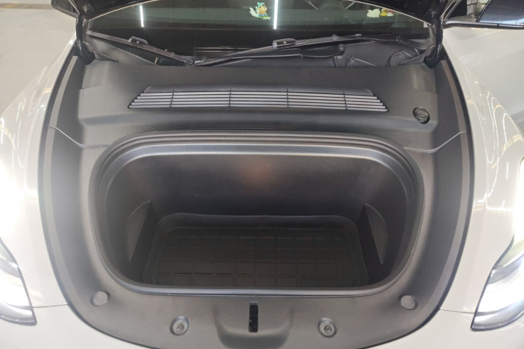 特斯拉 Model Y 2021款 标准续航后驱版机舱底盘24