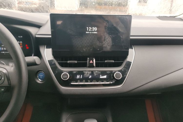 丰田 雷凌 2023款 智能电混双擎 1.8L 领先版局部细节16