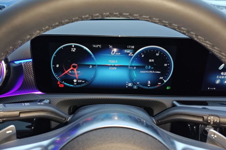 奔驰A级 2022款 改款三 A 200 L 运动轿车时尚型局部细节14