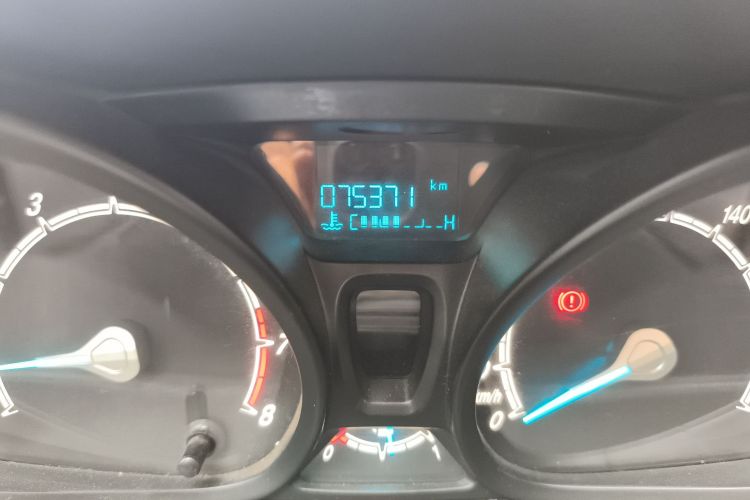 福特 嘉年华 2013款 三厢 1.5L 手动风尚型中控内饰15