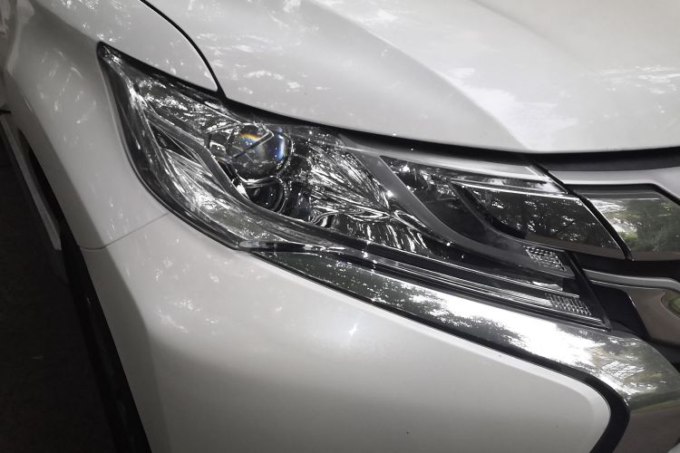 三菱 帕杰罗(进口) 2019款 3.0L 自动标准版车身外观8