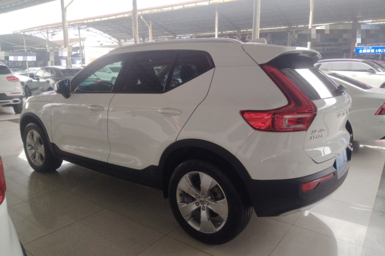 沃尔沃XC40 2022款 T4 四驱智行时尚版车身外观4